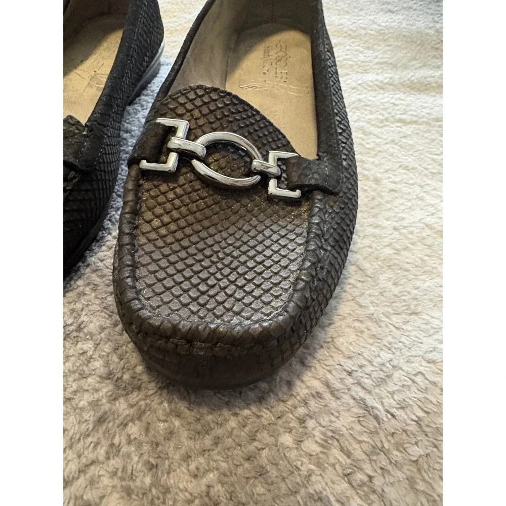 AEROSOLES stitch turn